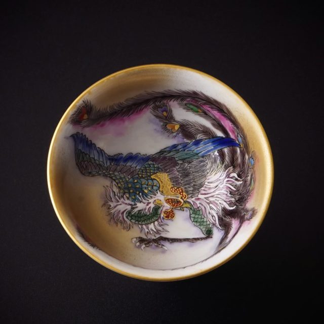 *
*
『これでのむ! 冬の酒器展』
12/20〜1/11

『山﨑大輝 【色絵鳳凰図高盃】』

本日も寒い中をご来廊頂きましたお客様、誠にありがとうございました。

山﨑大輝さんの作品はお陰様で完売いたしました。
ご来廊、ご購入いただきました皆様に心より御礼申し上げます。

『これでのむ!冬の酒器展』は明日が最終日です。
店舗、オンラインストア共に16:00まで。
最終日もどうぞよろしくお願いいたします。

山﨑大輝（@daiki6167）

たちばな（@tachibana_naramachi）

https://tachibana181.shopselect.net/

*
*
*
#山﨑大輝#九谷焼#酒器#鳳凰#porcelain