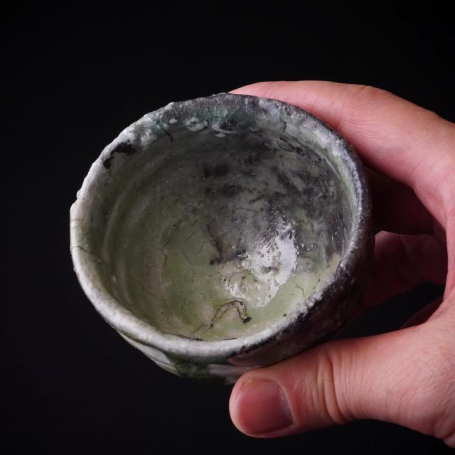 *
*
『篠原希 作陶展』
1/31〜2/15

『引出馬上盃』

本日も寒い中をご来廊頂きましたお客様、誠にありがとうございました。

ギャラリーたちばなでは、会期中限定で展示作品の一部をオンラインストアでご紹介しております。
ご興味をお持ちの方はプロフィール欄のURLから是非ご覧くださいませ。

篠原希（@shin3kibou）

たちばな（@tachibana_naramachi）

https://tachibana181.shopselect.net/

*
*
*
#篠原希#穴窯#陶磁器#酒器#pottery