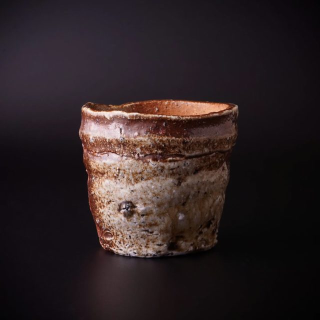 *
*
『篠原希 作陶展』
1/31〜2/15

本日もご来廊頂きましたお客様、誠にありがとうございました。

『篠原希 作陶展』は明日が最終日です。
店舗、オンラインストア共に16:00まで。
最終日も篠原さんには在廊して頂きます。
是非お立ち寄りくださいませ。

篠原希（@shin3kibou）

たちばな（@tachibana_naramachi）

https://tachibana181.shopselect.net/

*
*
*
#篠原希#穴窯#陶磁器#酒器#pottery