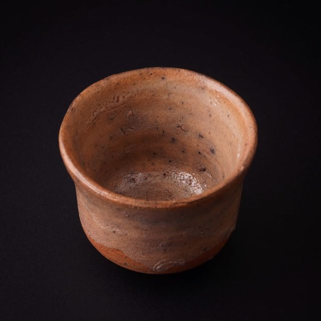 *
*
『丸田宗彦 作陶展』
2/21〜3/8

『奥高麗ぐい呑』

本日もご来廊頂きましたお客様、誠にありがとうございました。

ギャラリーたちばなでは、会期中限定で展示作品の一部をオンラインストアでご紹介しております。
ご興味をお持ちの方はプロフィール欄のURLから是非ご覧くださいませ。

たちばな（@tachibana_naramachi）

https://tachibana181.shopselect.net/

*
*
*
#丸田宗彦#唐津焼#陶磁器#酒器#pottery