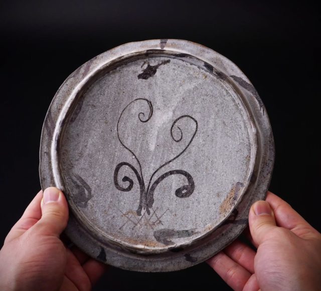 *
*
『丸田宗彦 作陶展』
2/21〜3/8

『粉引唐津向付揃（五客組）』

本日もご来廊頂きましたお客様、誠にありがとうございました。

会期中限定のオンライン販売が始まりました!
ご興味をお持ちの方はプロフィール欄のURLから是非ご覧くださいませ!

たちばな（@tachibana_naramachi）

https://tachibana181.shopselect.net/

*
*
*
#丸田宗彦#唐津焼#陶磁器#和食器#pottery