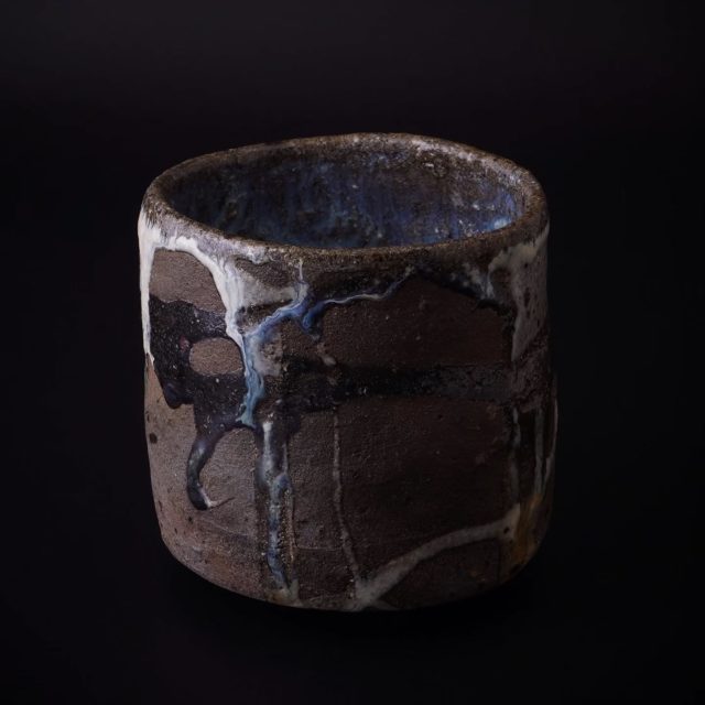 *
*
『丸田宗彦 作陶展』
2/21〜3/8

『白黒茶盌』

本日もご来廊頂きましたお客様、誠にありがとうございました。

ギャラリーたちばなでは、会期中限定で展示作品の一部をオンラインストアでご紹介しております。
ご興味をお持ちの方はプロフィール欄のURLから是非ご覧くださいませ。

たちばな（@tachibana_naramachi）

https://tachibana181.shopselect.net/

*
*
*
#丸田宗彦#陶磁器#唐津焼#茶道具#pottery