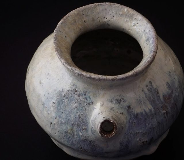 *
*
『丸田宗彦 作陶展』
2/21〜3/8

『斑唐津注壷、朝鮮唐津ぐい呑』
本日もご来廊頂きましたお客様、誠にありがとうございました。

ギャラリーたちばなでは、会期中限定で展示作品の一部をオンラインストアでご紹介しております。
ご興味をお持ちの方はプロフィール欄のURLから是非ご覧くださいませ。

たちばな（@tachibana_naramachi）

https://tachibana181.shopselect.net/

*
*
*
#丸田宗彦#陶磁器#唐津焼#酒器#pottery