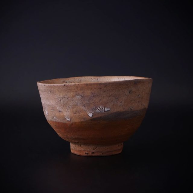 *
*
『丸田宗彦 作陶展』
2/21〜3/8

『奥高麗茶盌』

本日もお足元の悪い中をご来廊頂きましたお客様、誠にありがとうございました。

ギャラリーたちばなでは、会期中限定で展示作品の一部をオンラインストアでご紹介しております。
ご興味をお持ちの方はプロフィール欄のURLから是非ご覧くださいませ。

たちばな（@tachibana_naramachi）

https://tachibana181.shopselect.net/

*
*
*
#丸田宗彦#唐津焼#陶磁器#茶道具#pottery