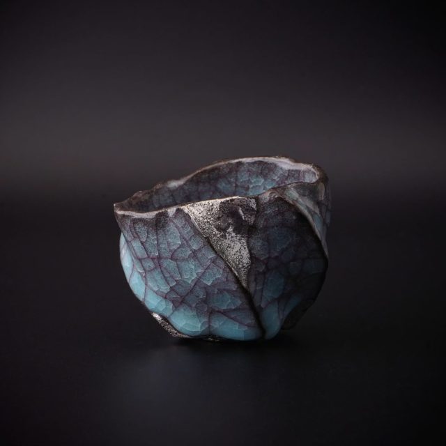 *
*
『松田昂 作陶展』
4/4〜4/19

『青瓷白金彩ぐい呑』

本日もご来廊頂きましたお客様、誠にありがとうございました。

ギャラリーたちばなでは、会期中限定で展示作品の一部をオンラインストアでご紹介しております。

ご興味をお持ちの方はプロフィール欄のURLから是非ご覧くださいませ。

松田昂（@_matsu_aki_）

たちばな（@tachibana_naramachi）

https://tachibana181.shopselect.net/

*
*
*
#松田昂#青瓷#陶磁器#酒器#celadon